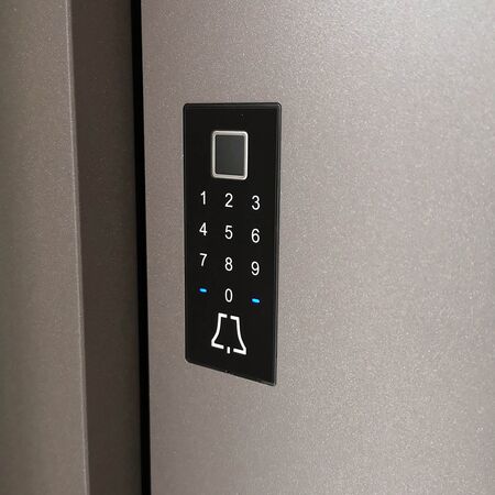 Alu-Haustür mit Fingerscan und Codetaster